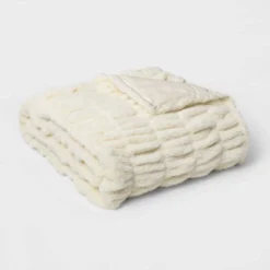 60" X 86" Faux Fur Oversized Bed Throw - Threshold Signature™ 8 60" X 86" Faux Fur Oversized Bed Throw - Threshold Signature™ -Threshold™ GUEST f8285427 54eb 4e0b aa6e c8ab07156195